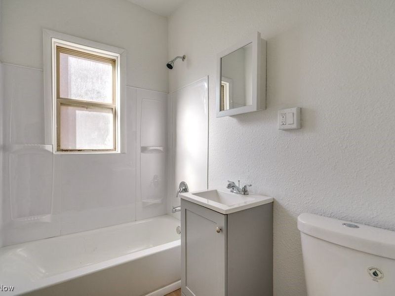 2828 S Moreland Boulevard, Cleveland, OH 44120 Photo 10