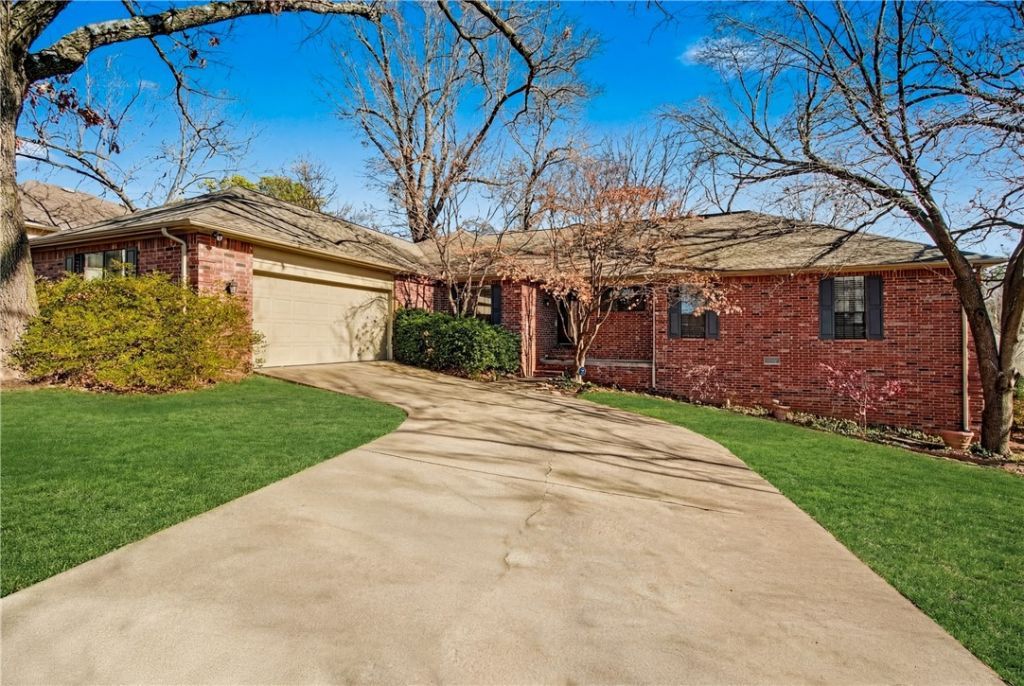 412 Oak Manor Circle, Springdale, AR 72764 Main Photo