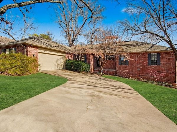 412 Oak Manor Circle, Springdale, AR 72764