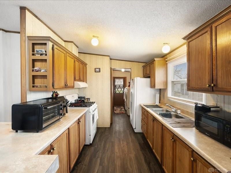 141 N Xenia Drive, Enon Vlg, OH 45323 Photo 9