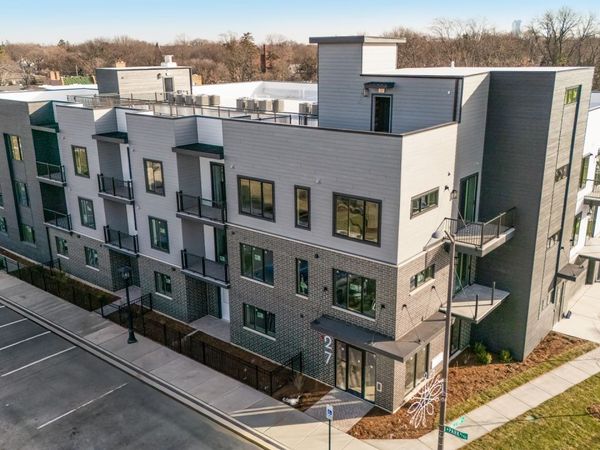 27 W Park Boulevard, Unit 209, Villa Park, IL 60181