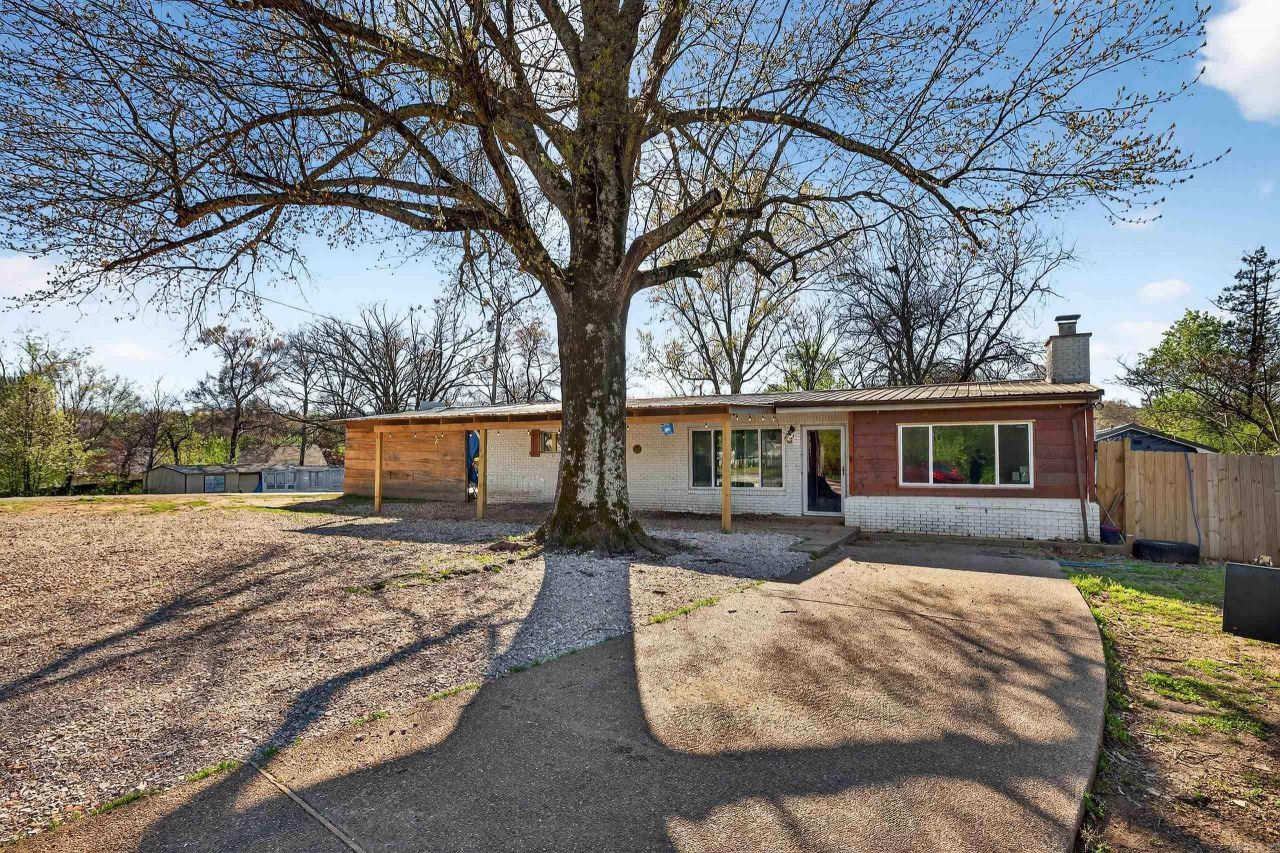 380 Long Beach Drive Hot Springs, AR 71913