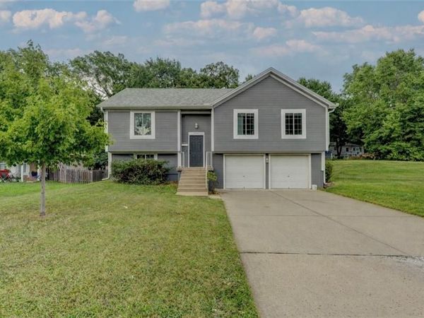 4945 N Euclid Avenue, Kansas City, MO 64118