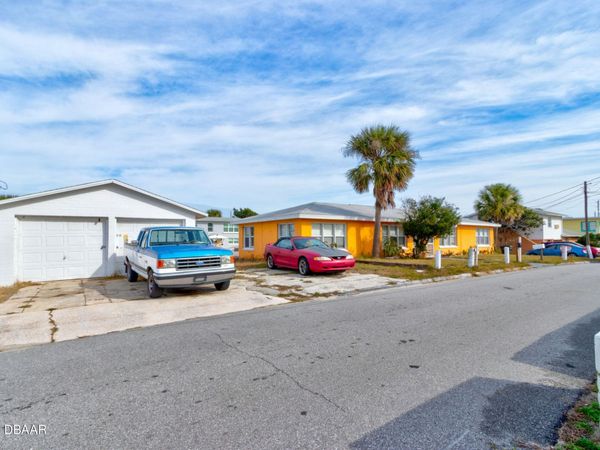 527 Eastwood Lane, Daytona Beach, FL 32118
