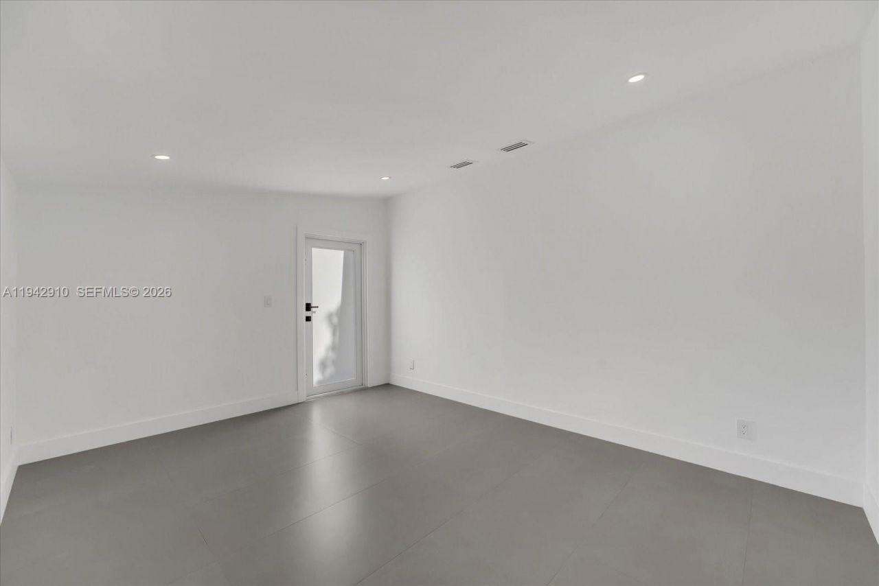 1110 NW 183rd St , Miami Gardens, FL 33169 Photo