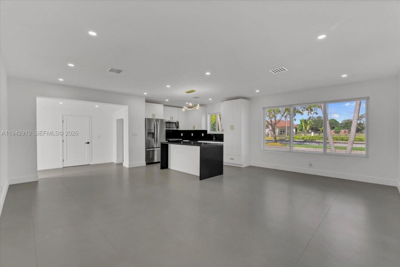 1110 NW 183rd St , Miami Gardens, FL 33169 Photo