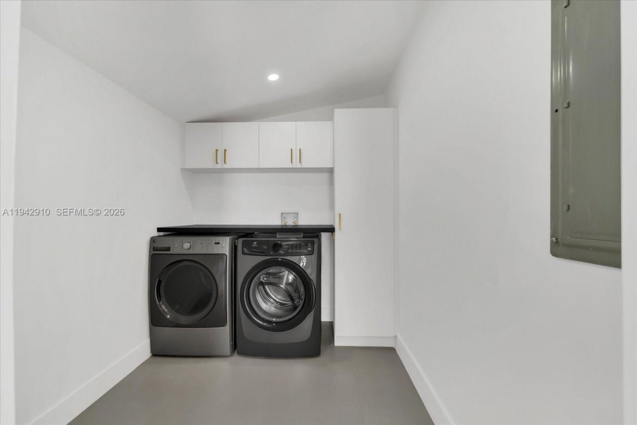 1110 NW 183rd St , Miami Gardens, FL 33169 Photo