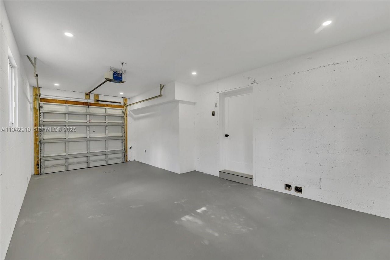 1110 NW 183rd St , Miami Gardens, FL 33169 Photo