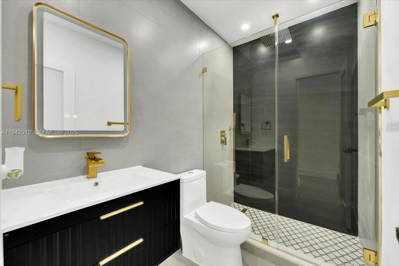 1110 NW 183rd St , Miami Gardens, FL 33169 Photo