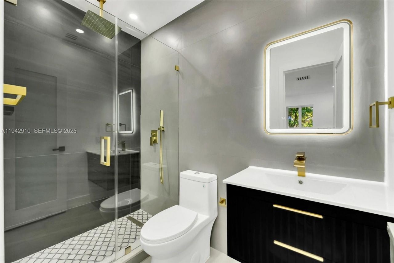 1110 NW 183rd St , Miami Gardens, FL 33169 Photo