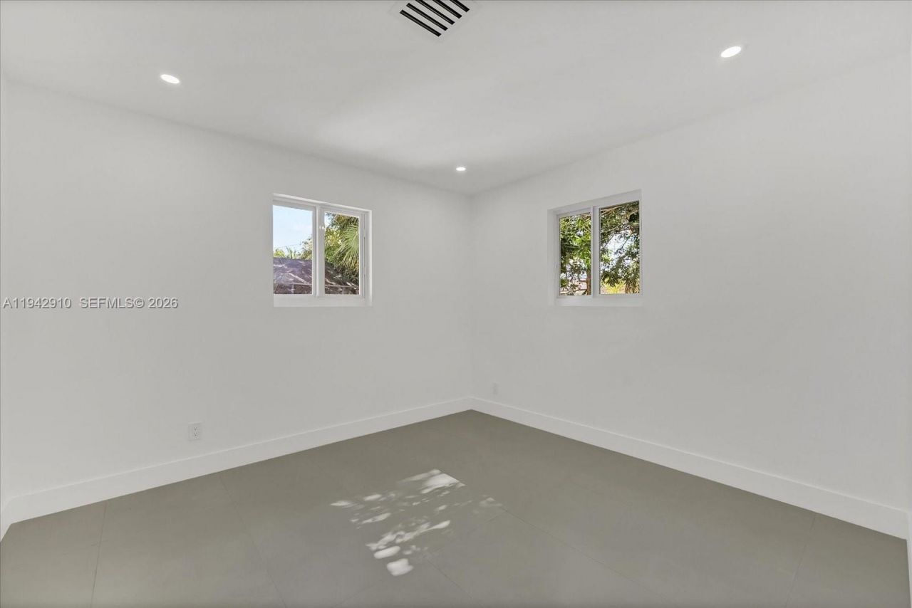 1110 NW 183rd St , Miami Gardens, FL 33169 Photo