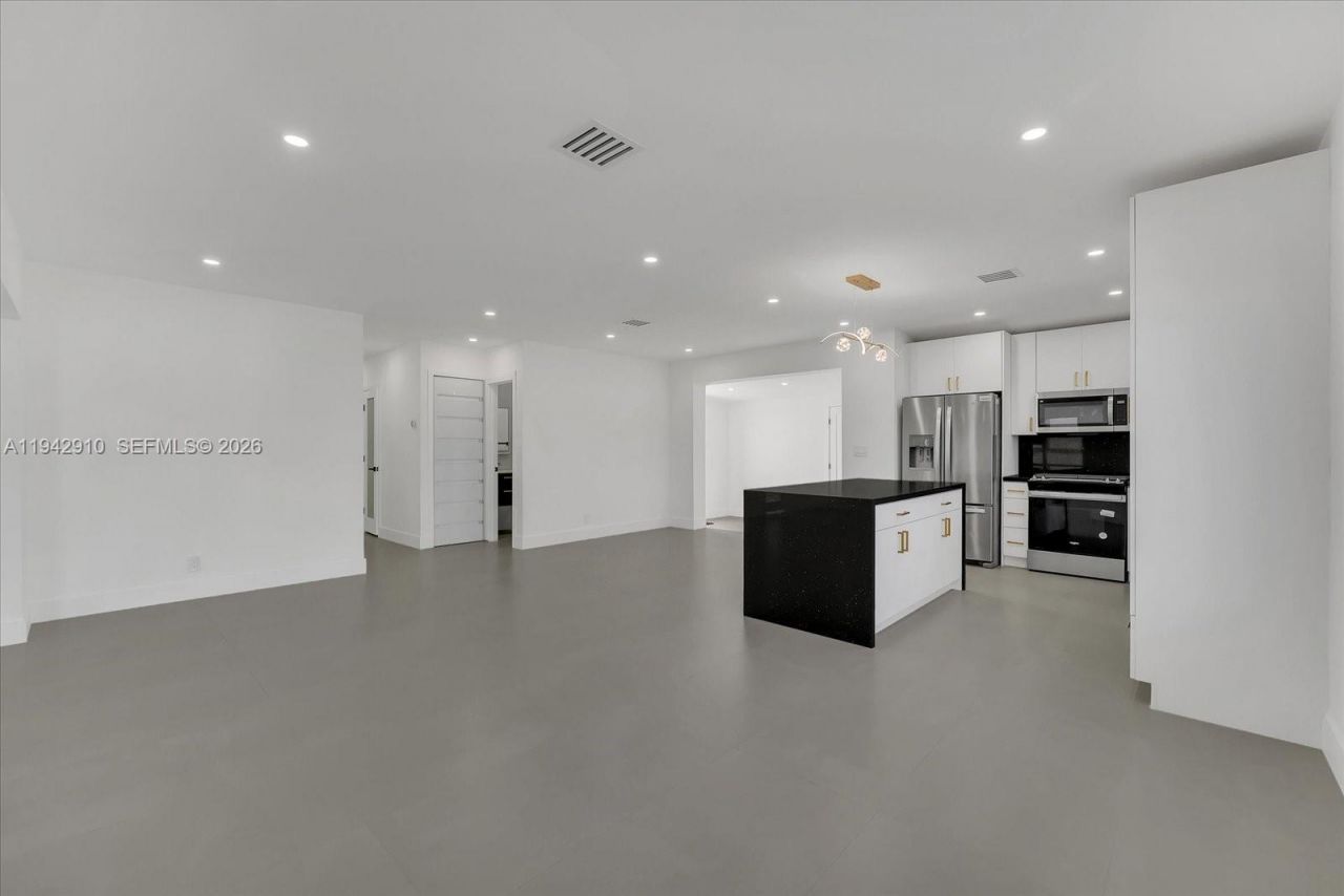 1110 NW 183rd St , Miami Gardens, FL 33169 Photo