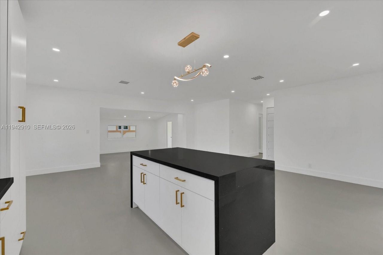 1110 NW 183rd St , Miami Gardens, FL 33169 Photo