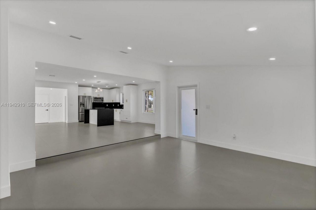 1110 NW 183rd St , Miami Gardens, FL 33169 Photo