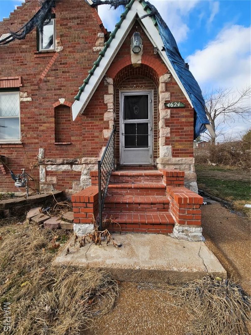 4624 Shirley Place, Saint Louis, MO 63115 Main Photo