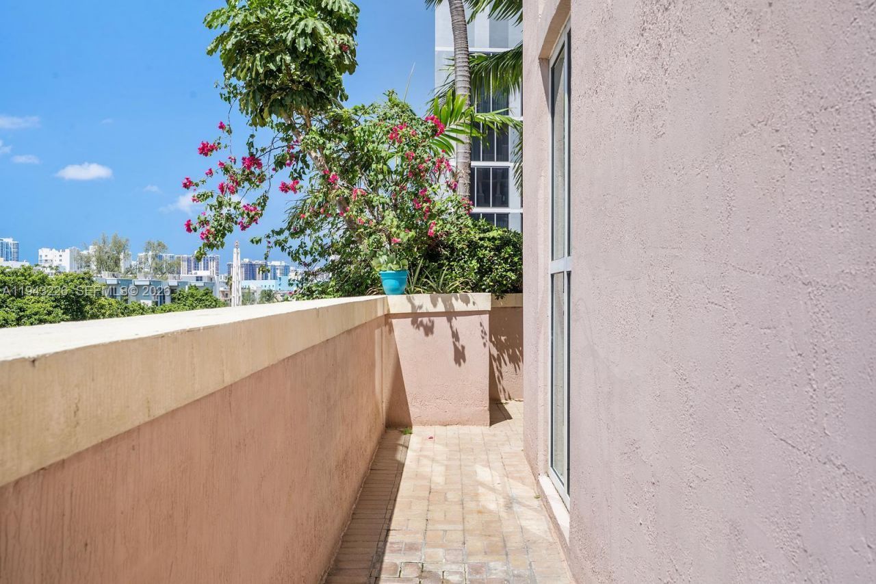 17555 Atlantic Blvd, Unit 508, Sunny Isles Beach, FL 33160 Photo