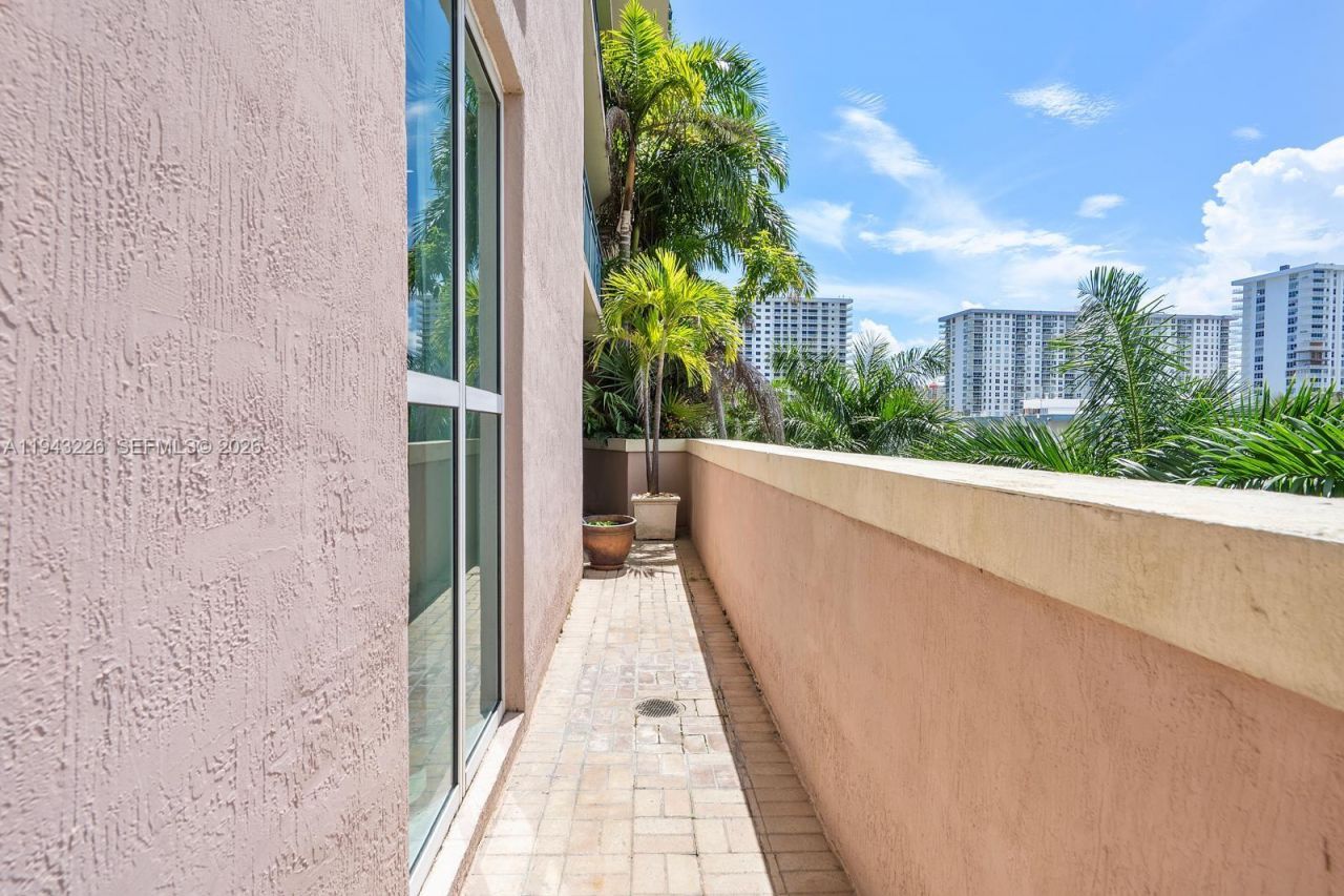 17555 Atlantic Blvd, Unit 508, Sunny Isles Beach, FL 33160 Photo