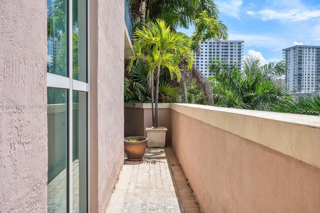17555 Atlantic Blvd, Unit 508, Sunny Isles Beach, FL 33160 Photo