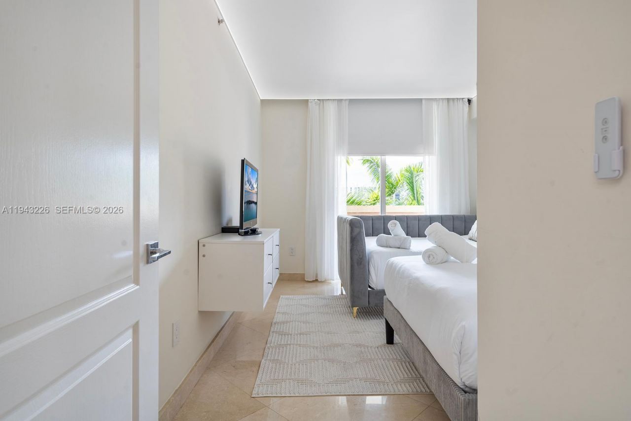 17555 Atlantic Blvd, Unit 508, Sunny Isles Beach, FL 33160 Photo