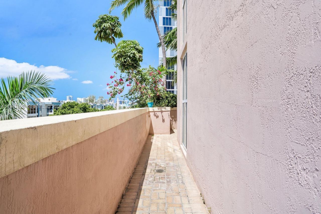 17555 Atlantic Blvd, Unit 508, Sunny Isles Beach, FL 33160 Photo