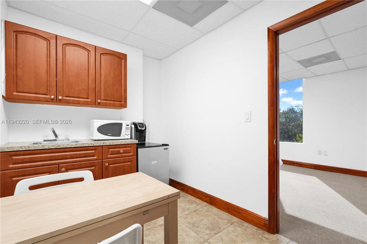 12550 Biscayne Blvd , Unit 304B, North Miami, FL 33181 Photo