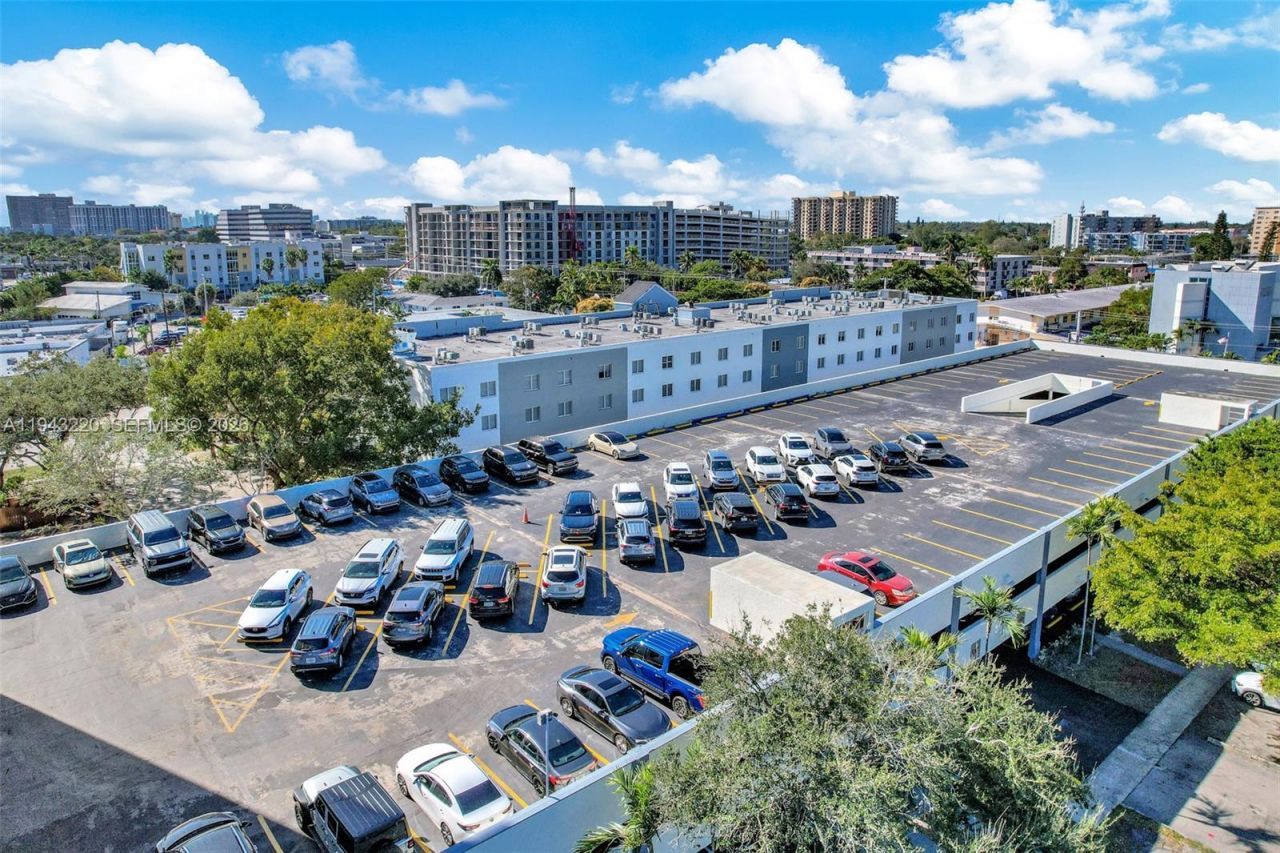 12550 Biscayne Blvd , Unit 304B, North Miami, FL 33181 Photo