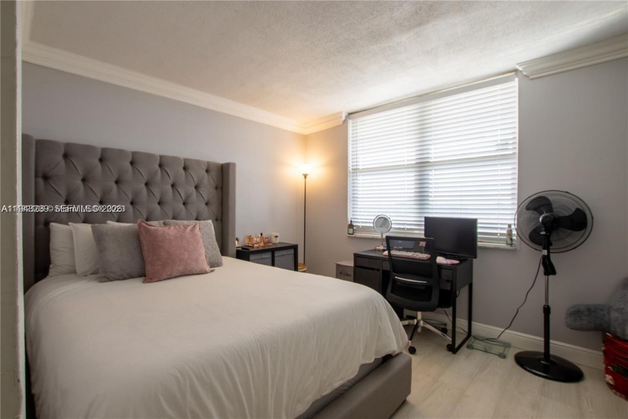 250 Jacaranda Dr, Unit 506, Plantation, FL 33324 Photo