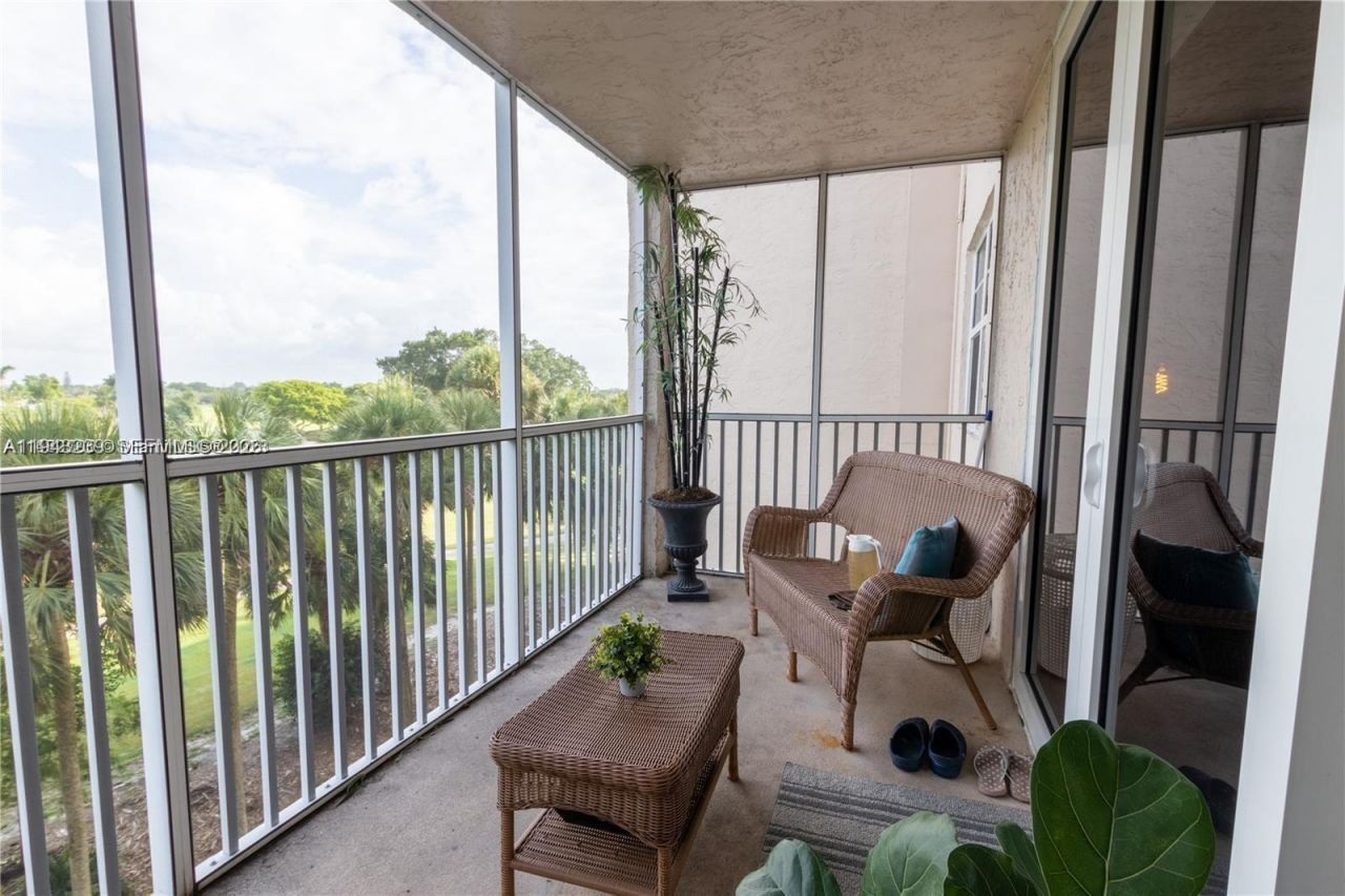 250 Jacaranda Dr, Unit 506, Plantation, FL 33324 Photo