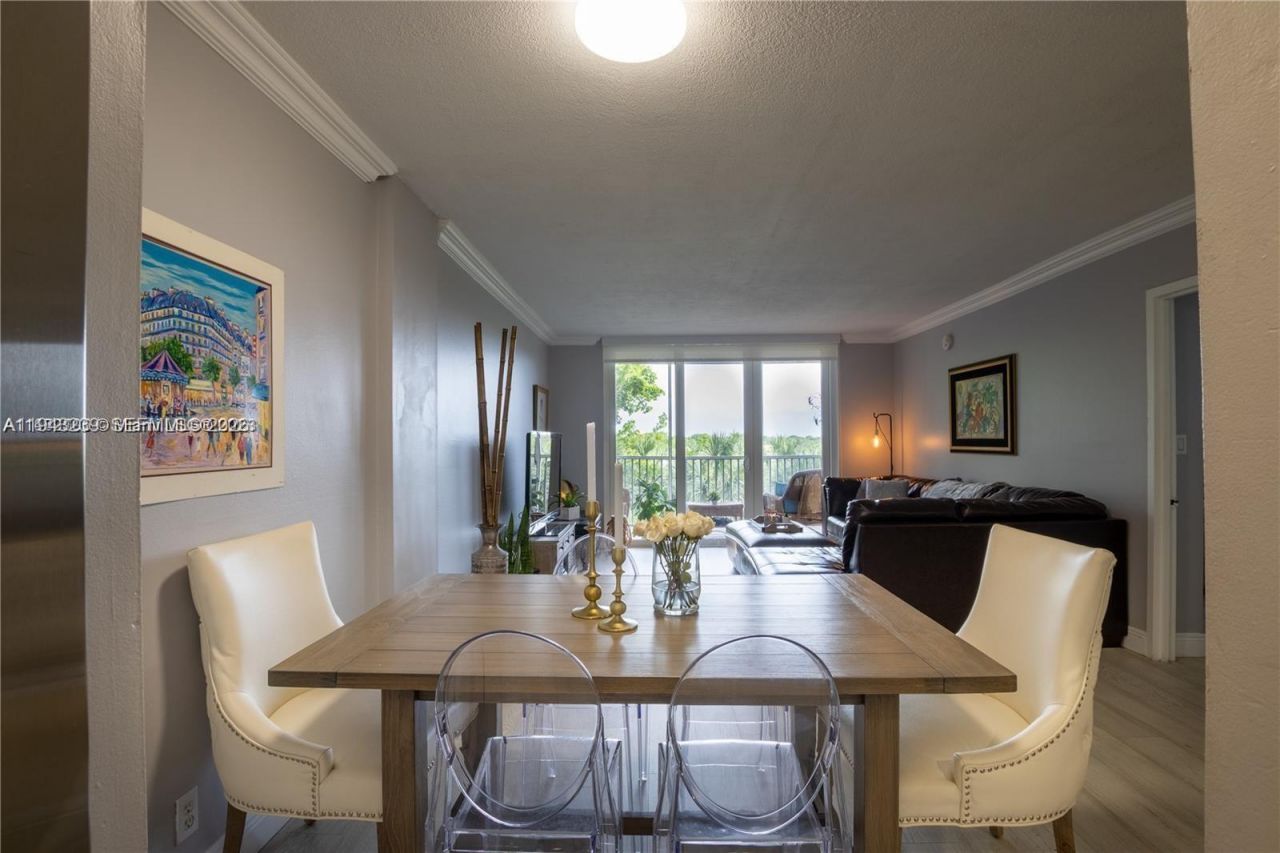 250 Jacaranda Dr, Unit 506, Plantation, FL 33324 Photo