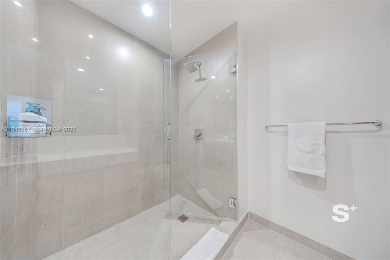 11 NE 6th St, Unit 2903, Miami, FL 33132 Photo