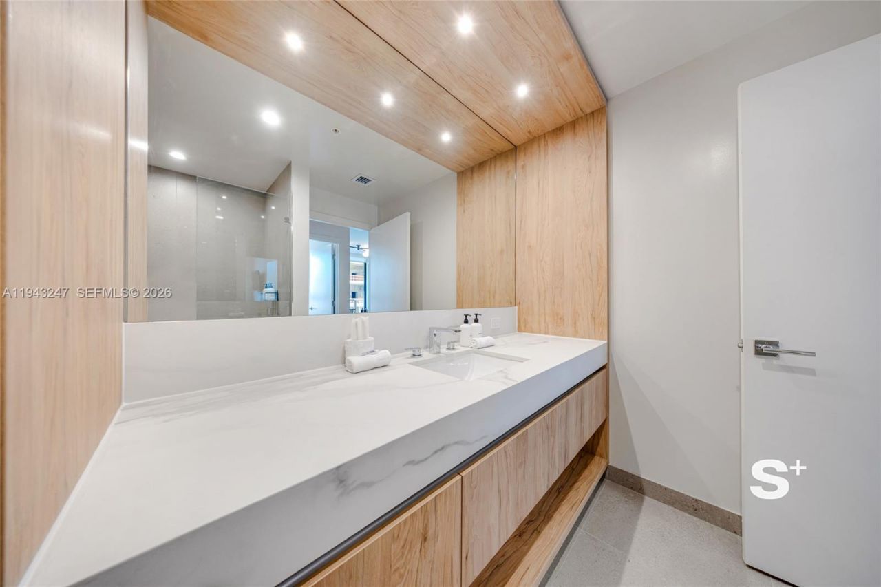 11 NE 6th St, Unit 2903, Miami, FL 33132 Photo