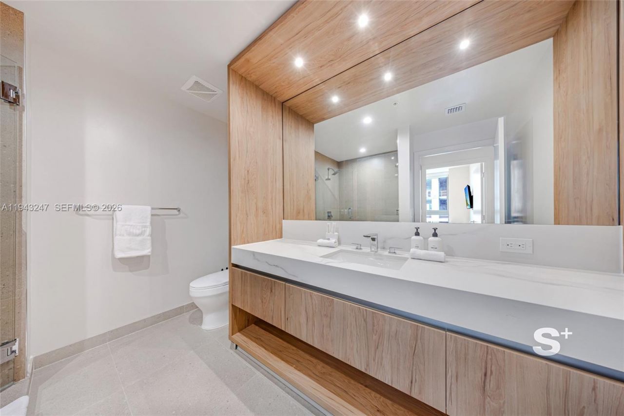 11 NE 6th St, Unit 2903, Miami, FL 33132 Photo