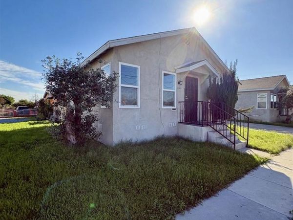 5202 Gifford Avenue, Maywood, CA 90270