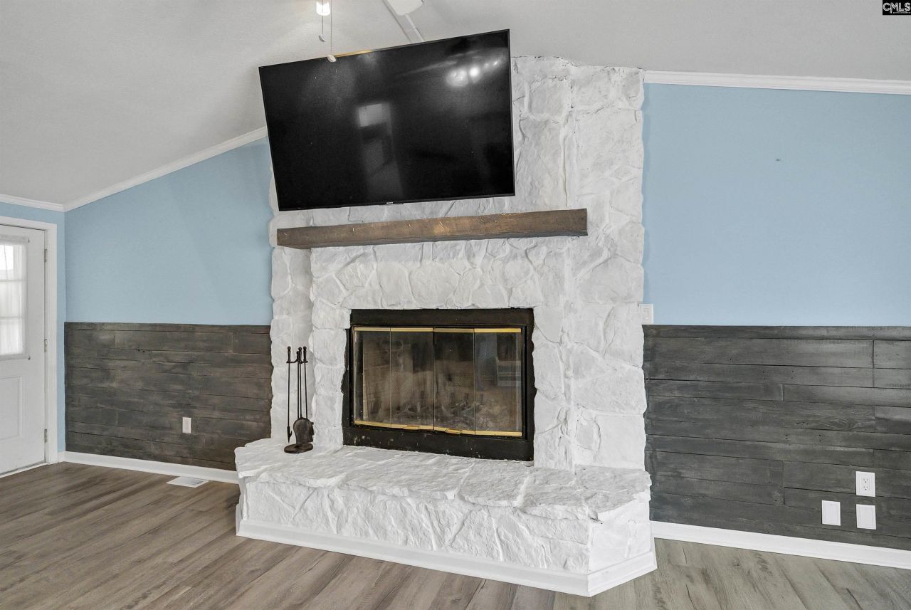 4652 Two Notch Road Photo 10