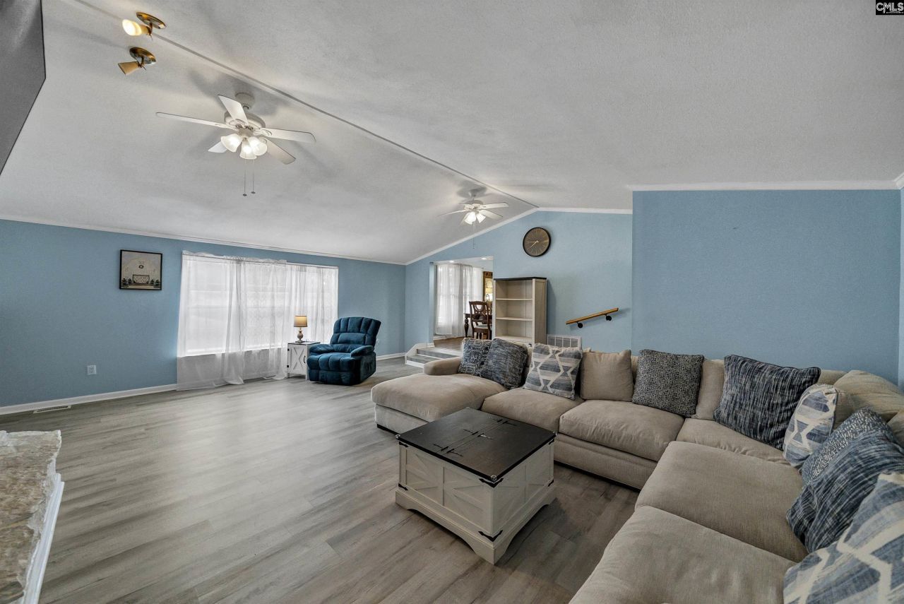 4652 Two Notch Road Photo 11