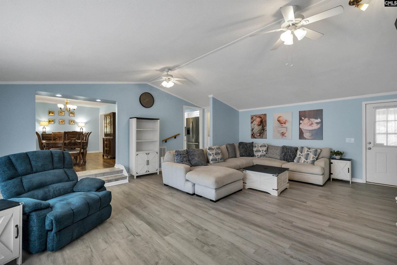 4652 Two Notch Road Photo 12