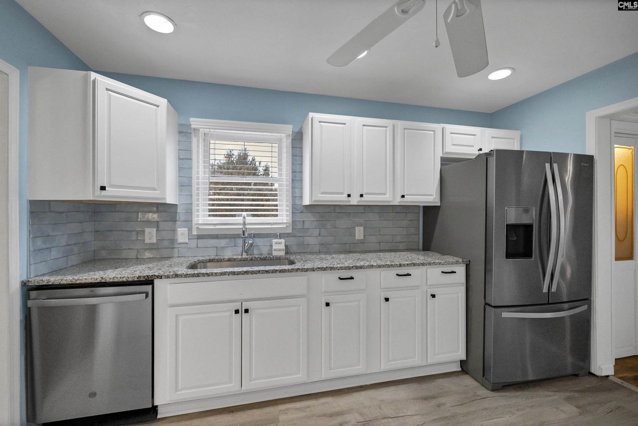 4652 Two Notch Road Photo 14