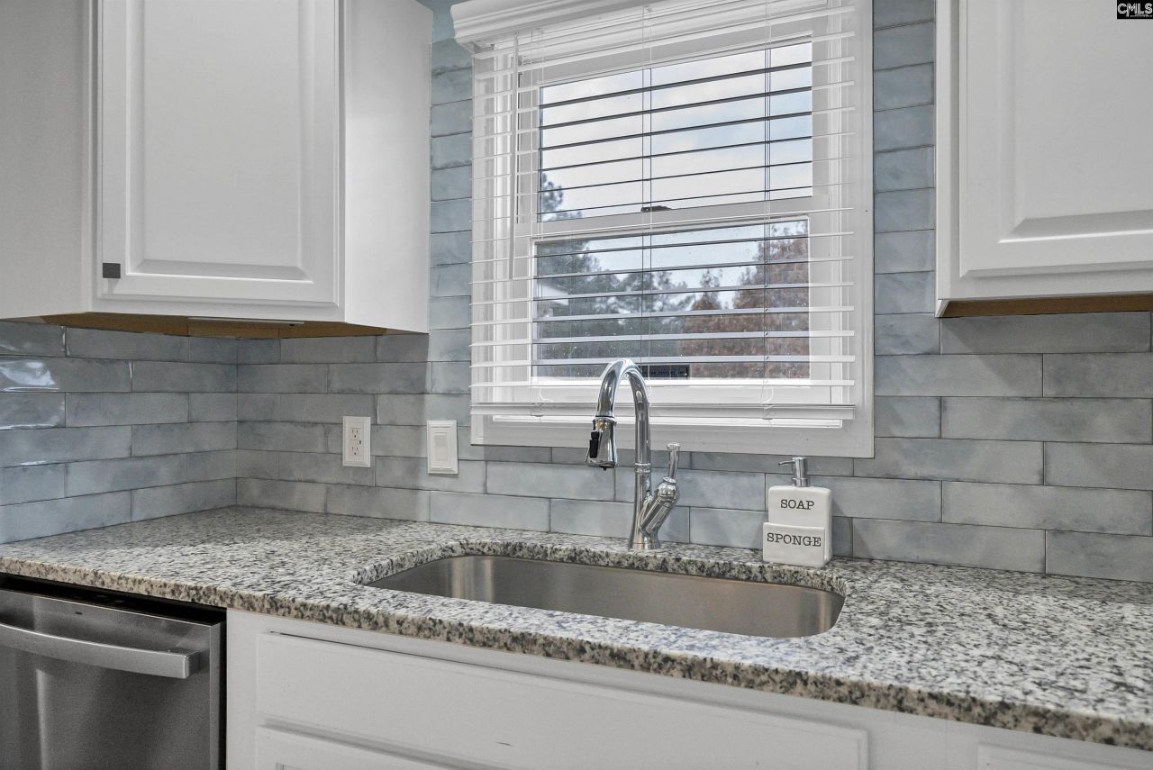 4652 Two Notch Road Photo 16