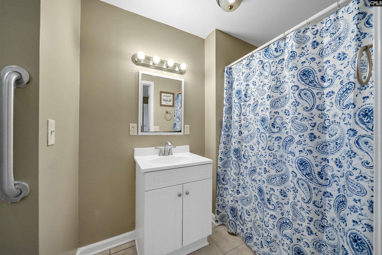 4652 Two Notch Road Photo 24