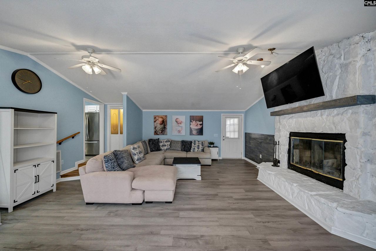 4652 Two Notch Road Photo 8