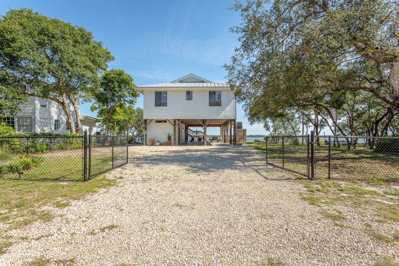 203 Harbor Circle, Alligator Point, FL 32346 Photo