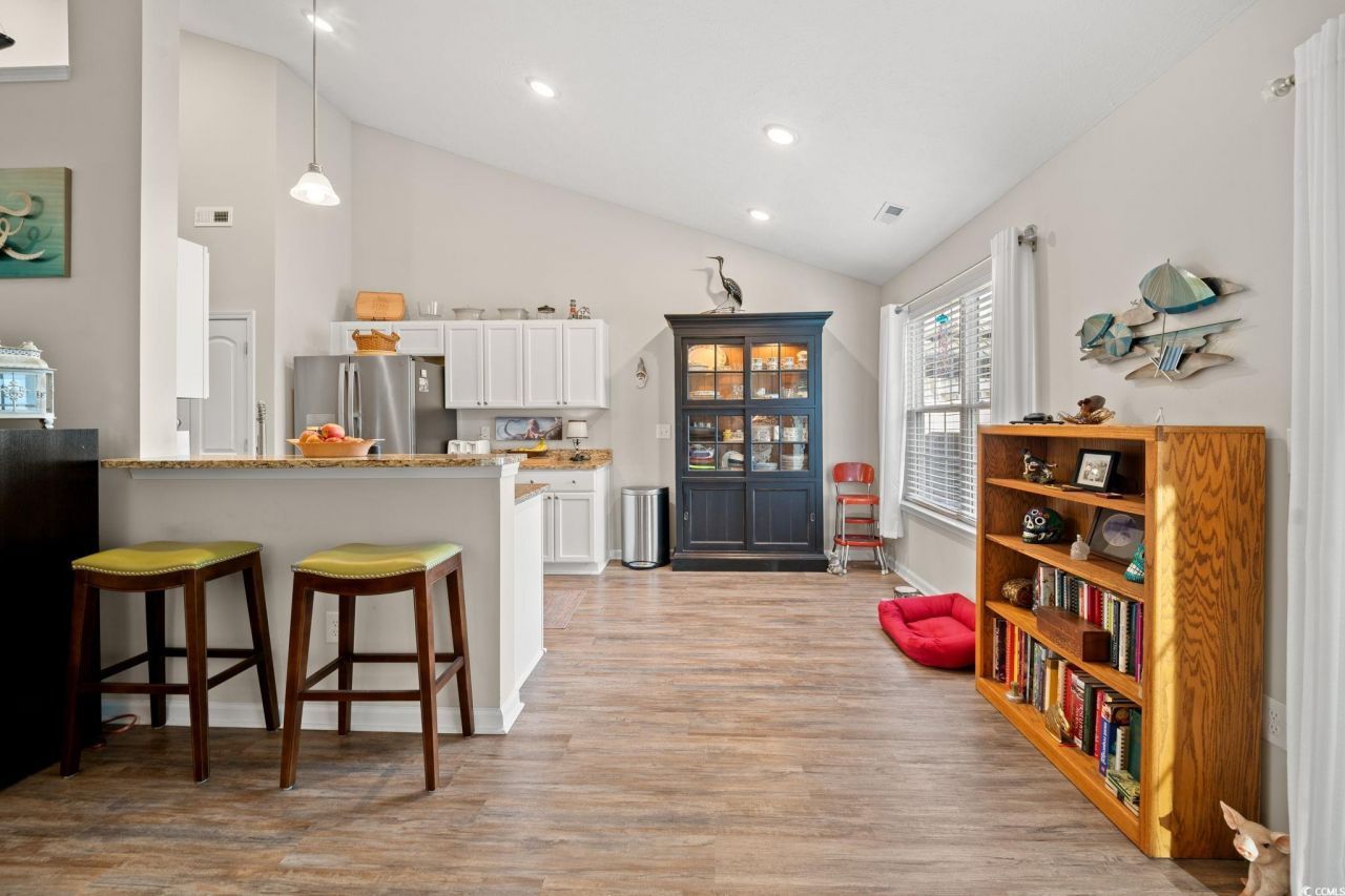 652 Sun Colony Blvd. Photo 17