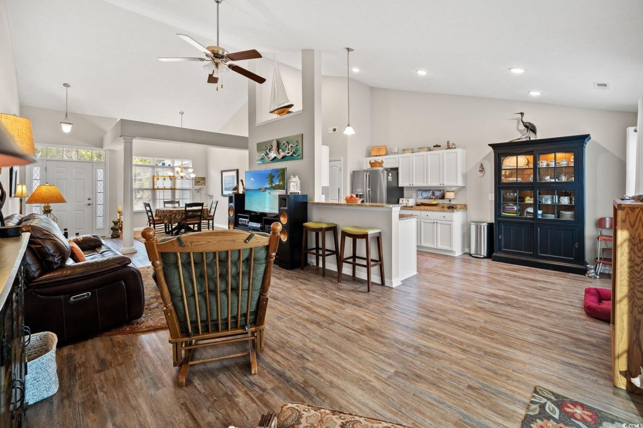 652 Sun Colony Blvd. Photo 18