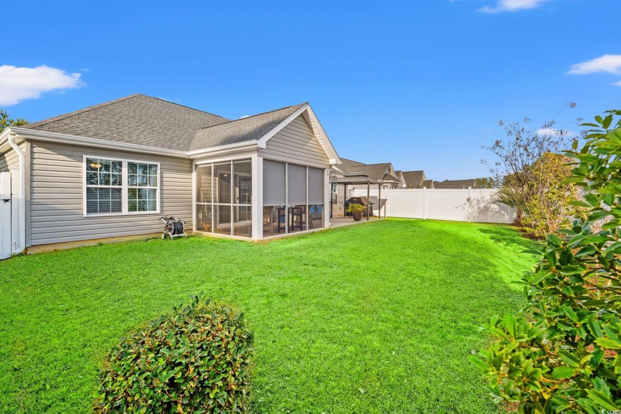 652 Sun Colony Blvd. Photo 4