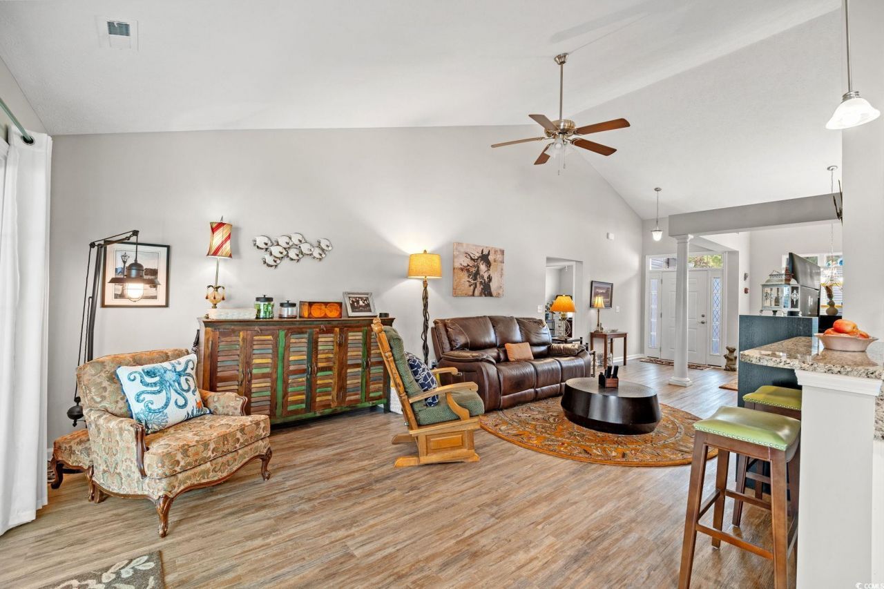 652 Sun Colony Blvd. Photo 5