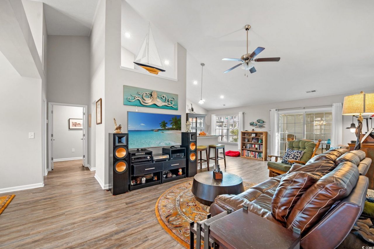 652 Sun Colony Blvd. Photo 6