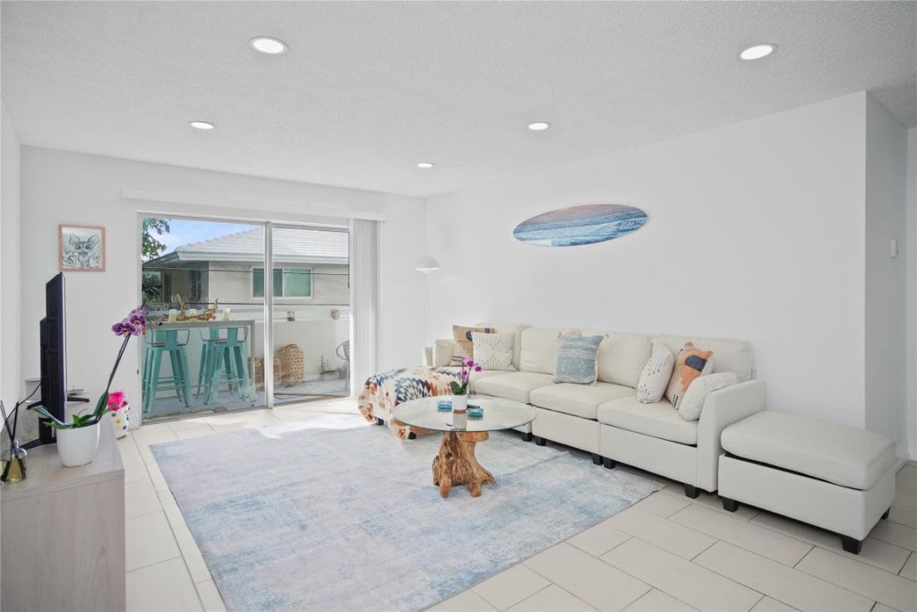 3212 NE 12th Street, Unit 203, Pompano Beach, FL 33062 Photo