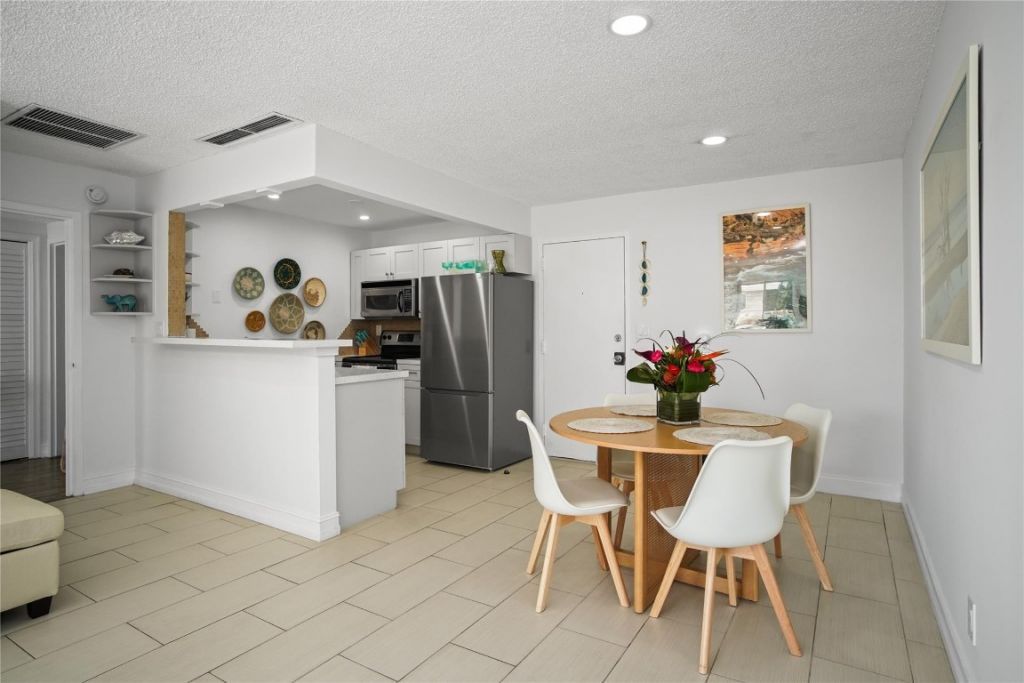 3212 NE 12th Street, Unit 203, Pompano Beach, FL 33062 Photo