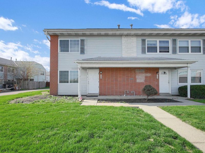 124 Buckeye Circle, Columbus, OH 43217 Photo 2