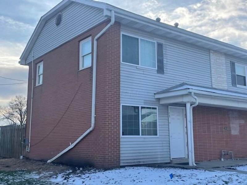 124 Buckeye Circle, Columbus, OH 43217 Photo 2